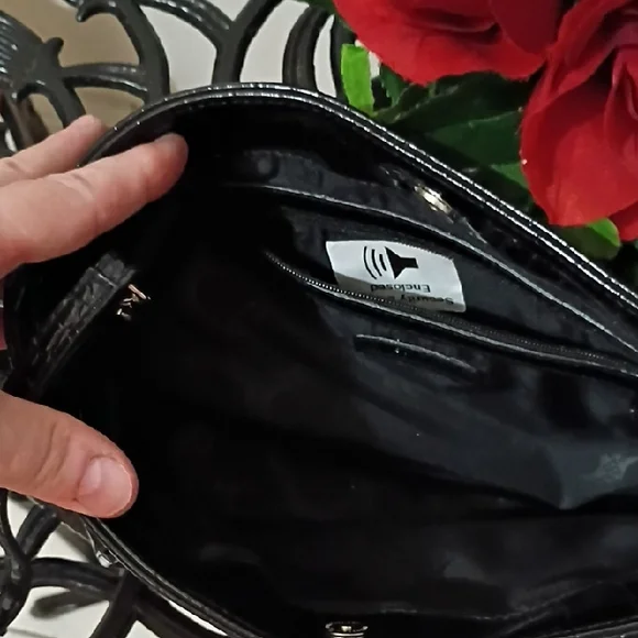 NWOT🎁 FREE GIFT INCLUDED🎁Elegant Black Crocodile-Embossed Women's Clutch - Picture 7 of 13